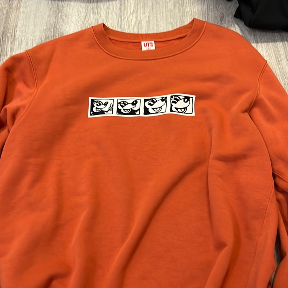 Small Uniqlo Mickey graphic crewneck in S